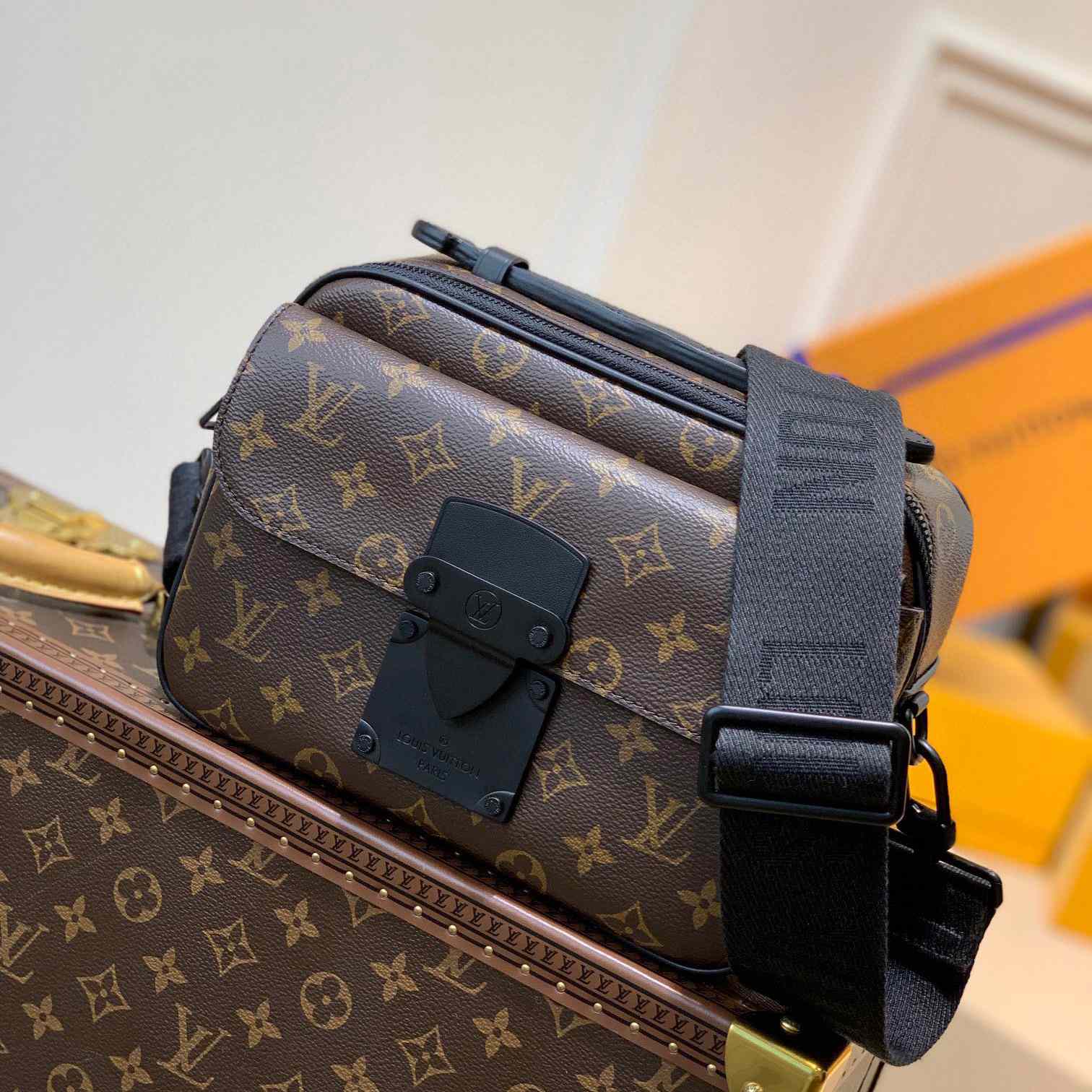 Louis Vuitton S Lock Messenger    M45806 - DopestKickz