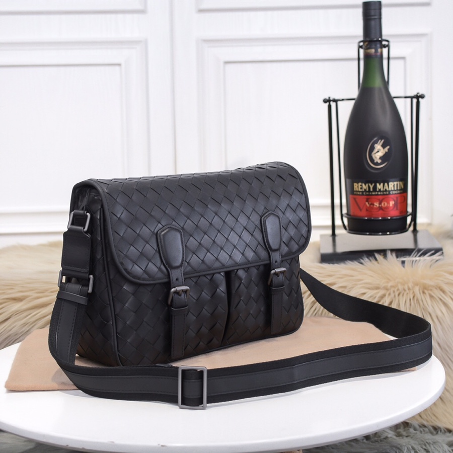 Bottega Veneta Messenger Bag  (35-22-11cm) - DopestKickz