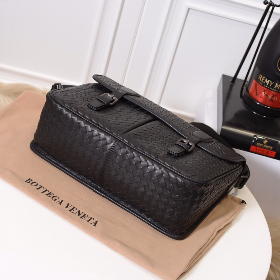 Bottega Veneta Messenger Bag  (35-22-11cm) - DopestKickz