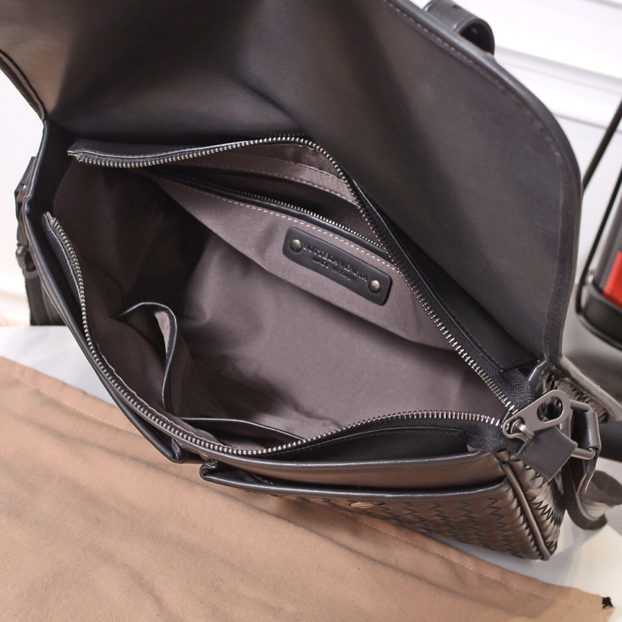 Bottega Veneta Messenger Bag  (35-22-11cm) - DopestKickz