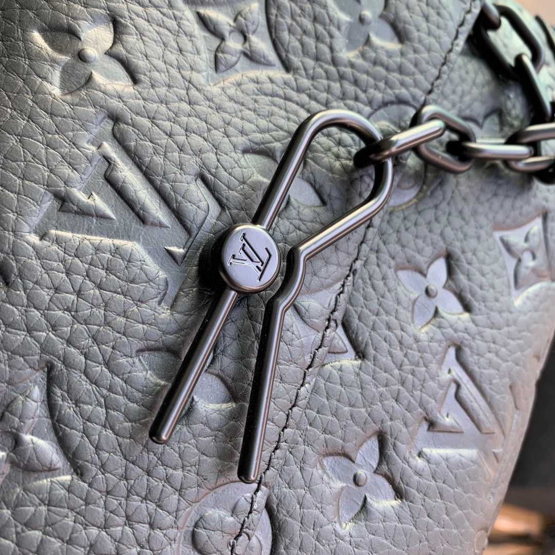 Louis Vuitton Steamer Messenger       M23742 - DopestKickz