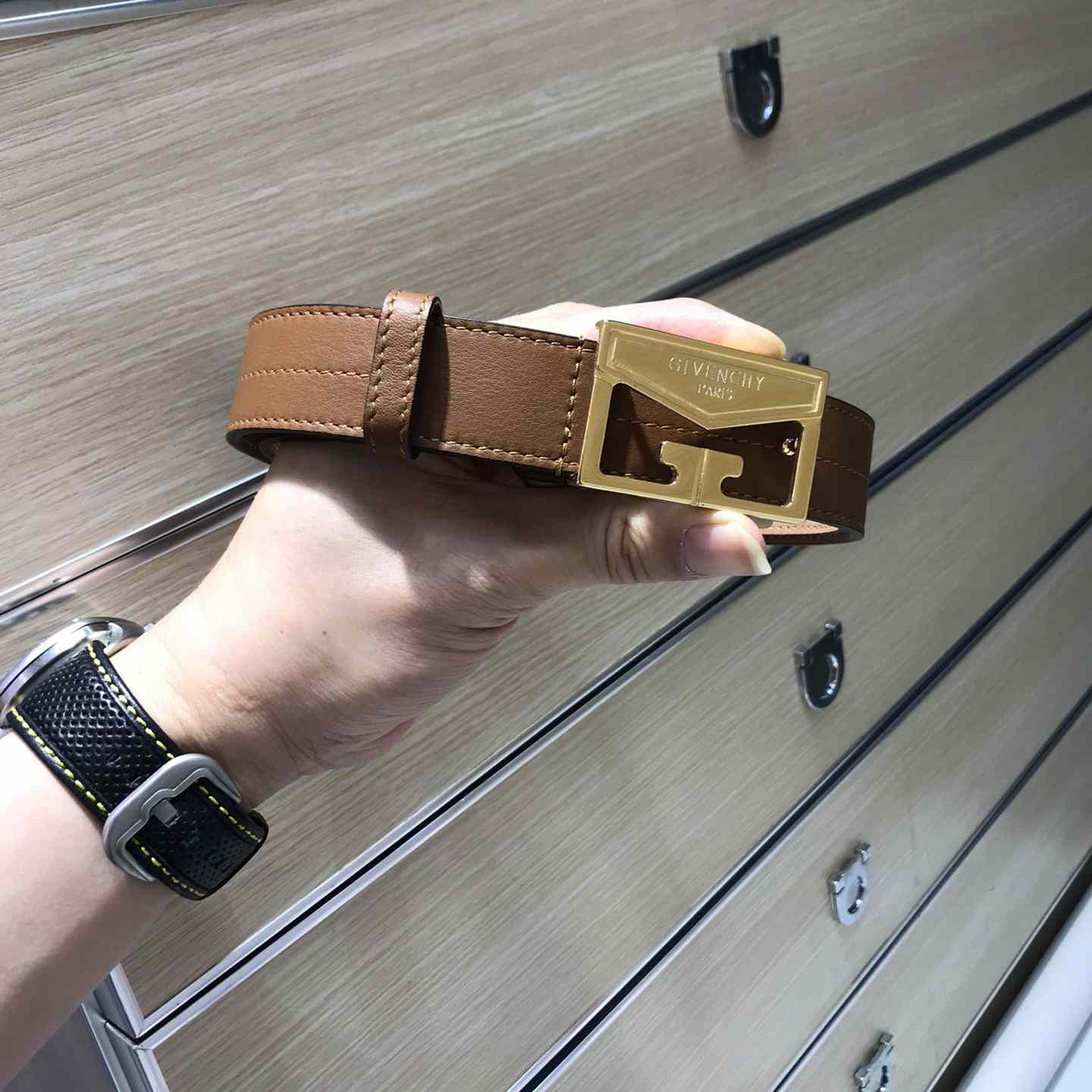 Givenchy  Leather Belt      30mm - DopestKickz