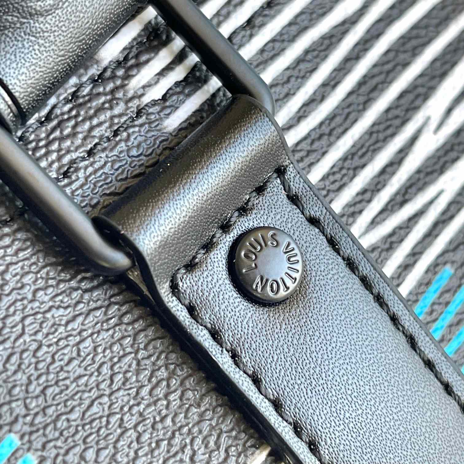 Louis Vuitton Keepall Bandoulière 50   M23771 - DopestKickz