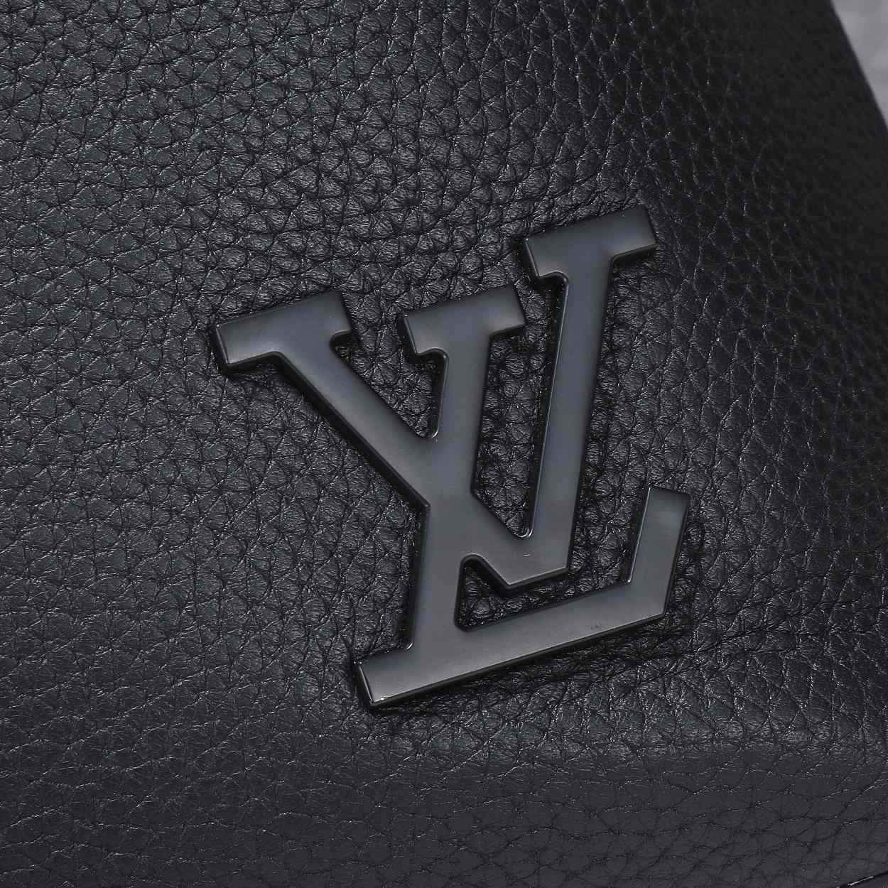 Louis Vuitton Lock It Tote   M59158 - DopestKickz