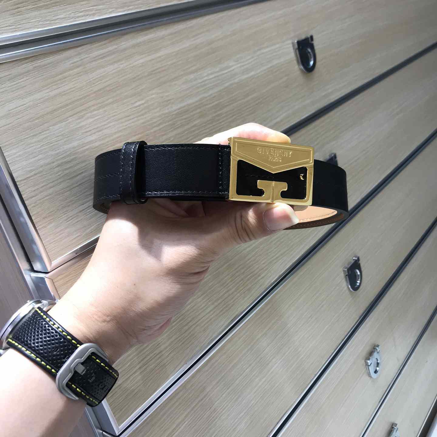 Givenchy  Leather Belt      30mm - DopestKickz