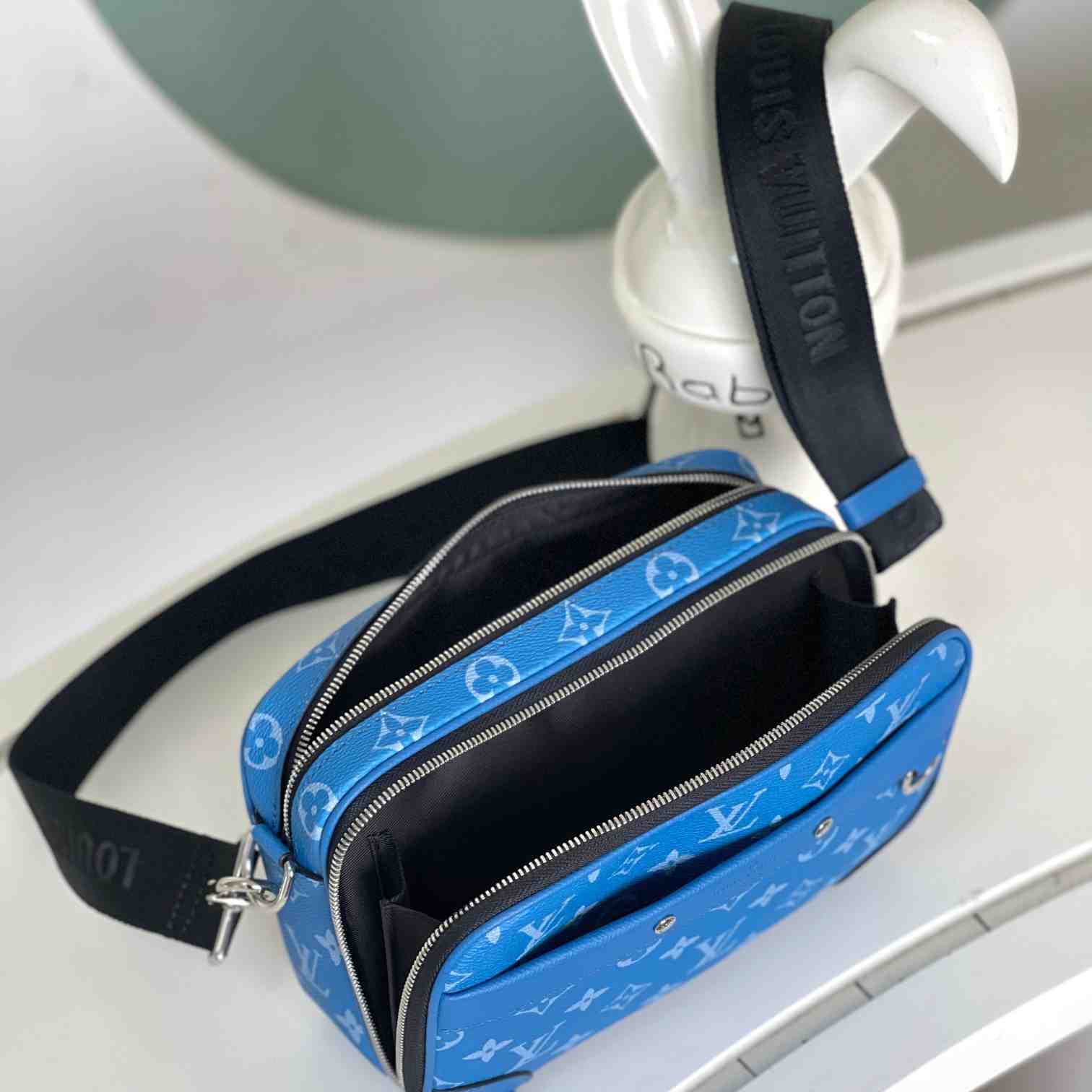 Louis Vuitton Alpha Messenger  M31016 - DopestKickz