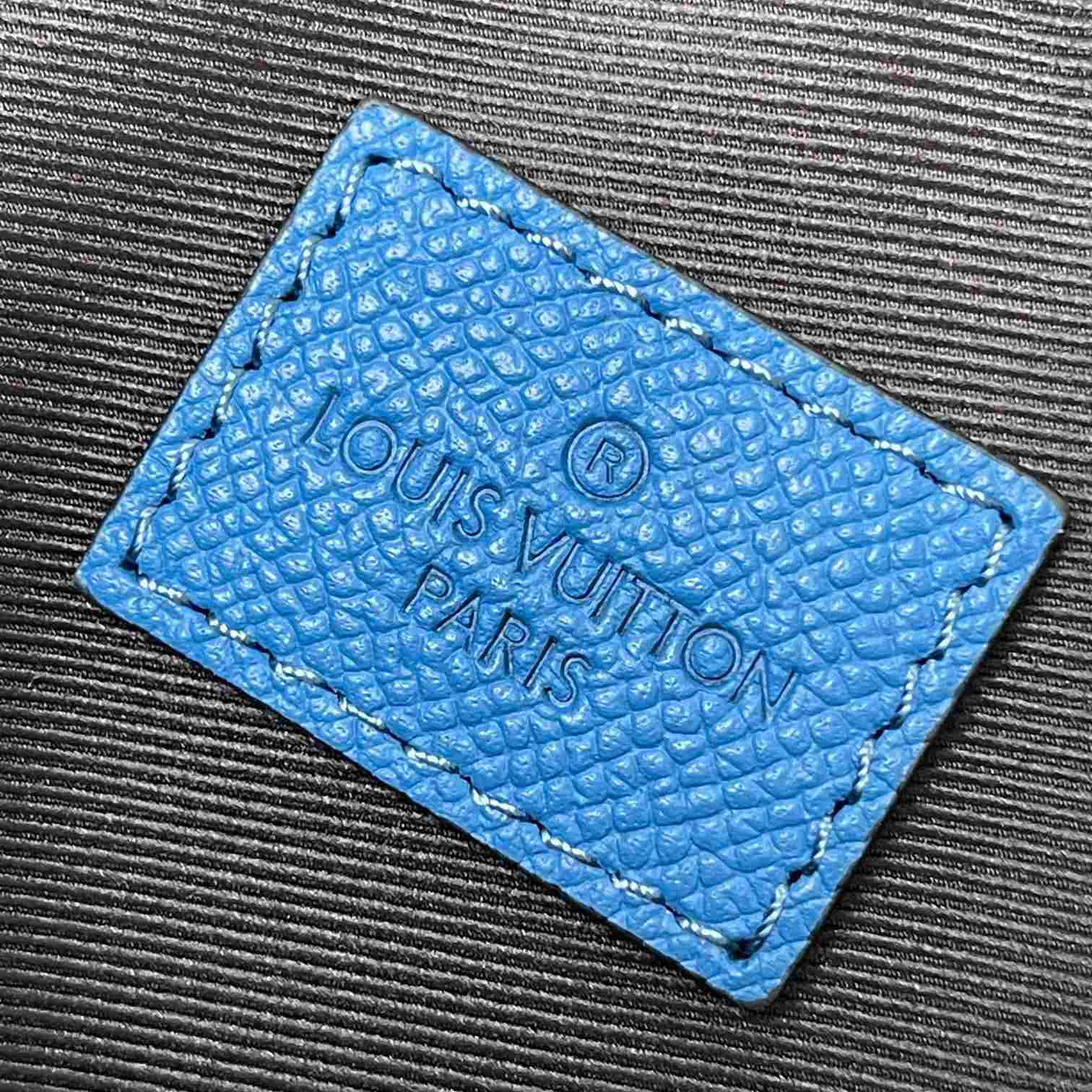 Louis Vuitton Alpha Messenger  M31016 - DopestKickz