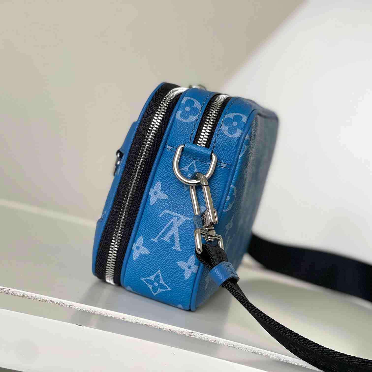 Louis Vuitton Alpha Messenger  M31016 - DopestKickz