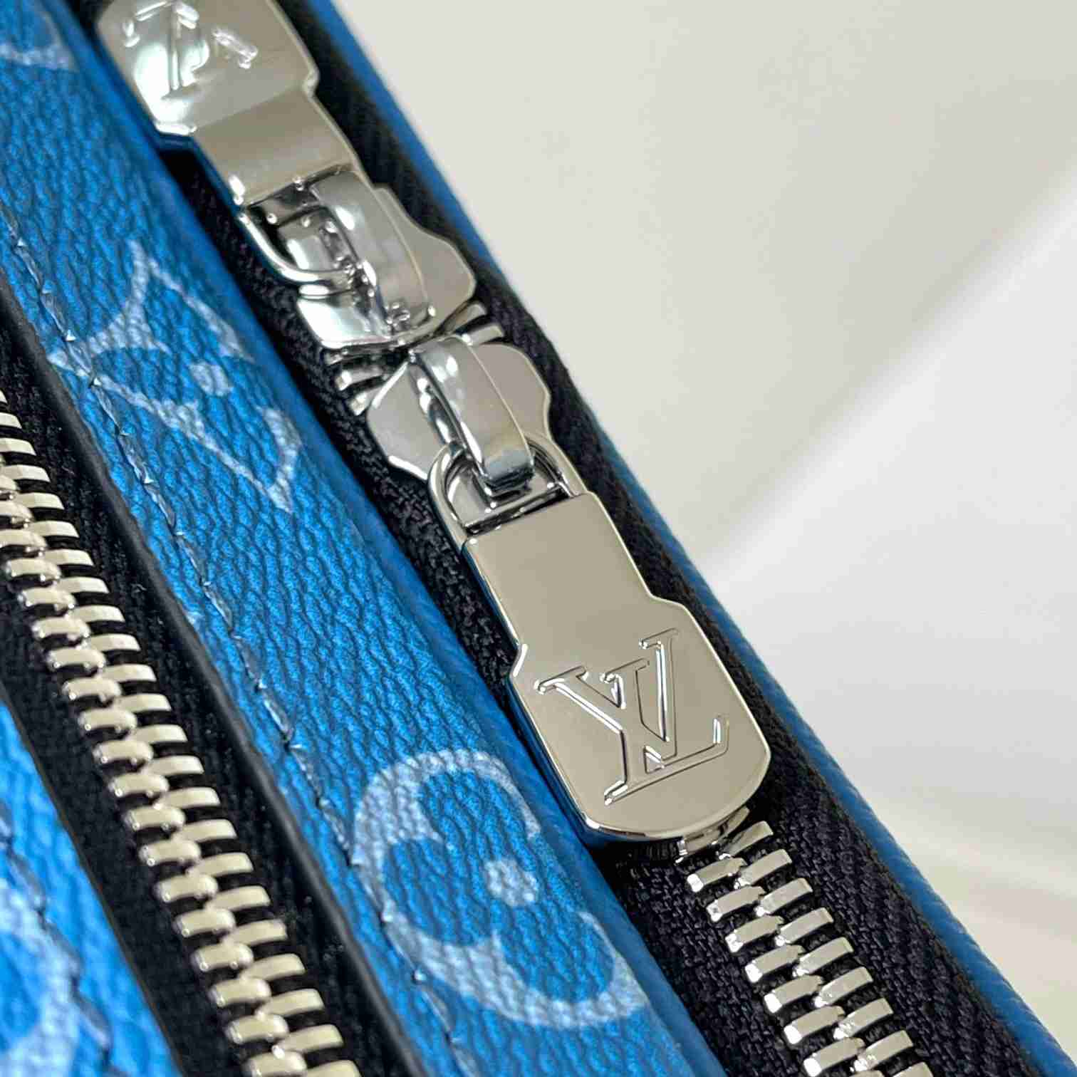 Louis Vuitton Alpha Messenger  M31016 - DopestKickz