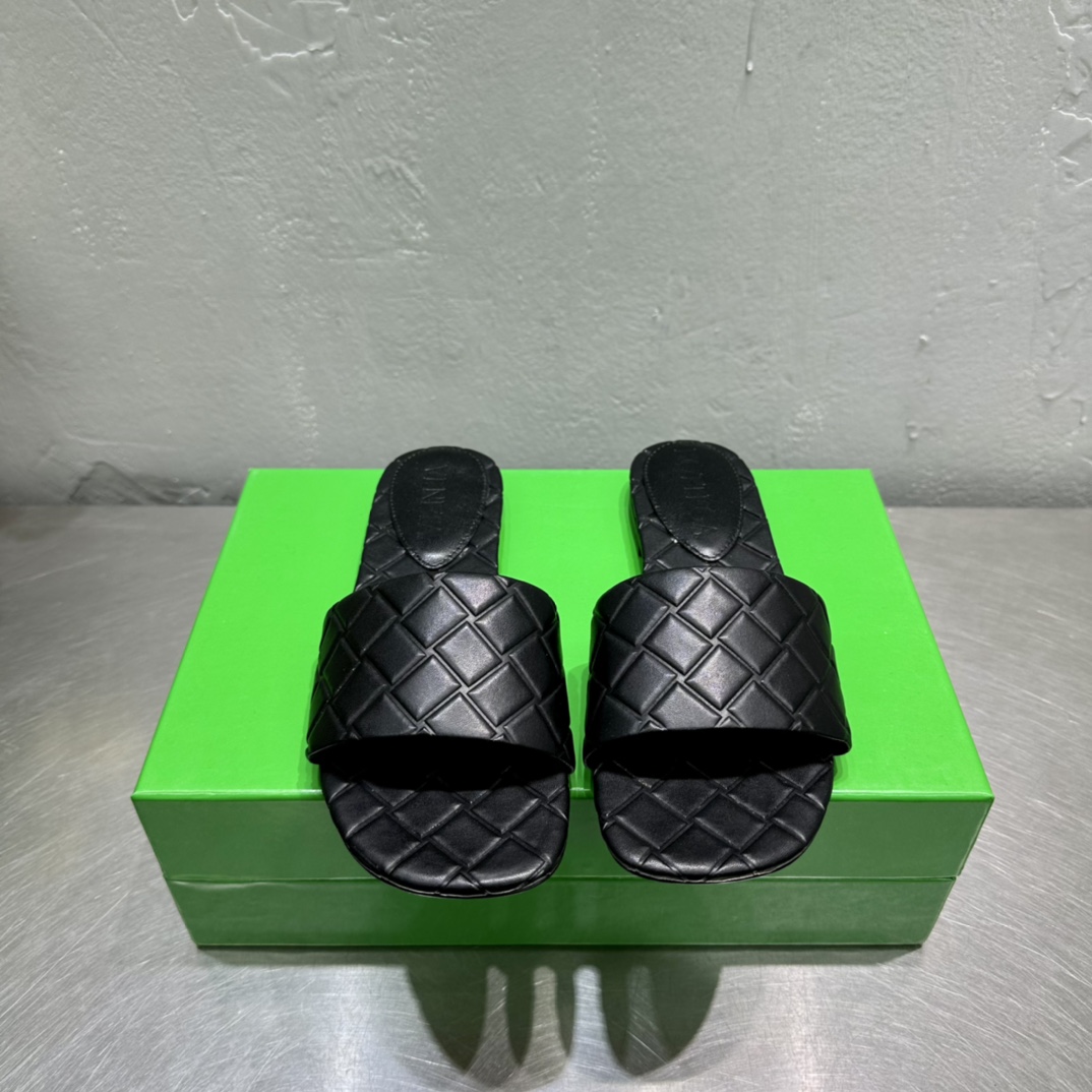 Bottega Veneta Amy Flat Mule - DopestKickz