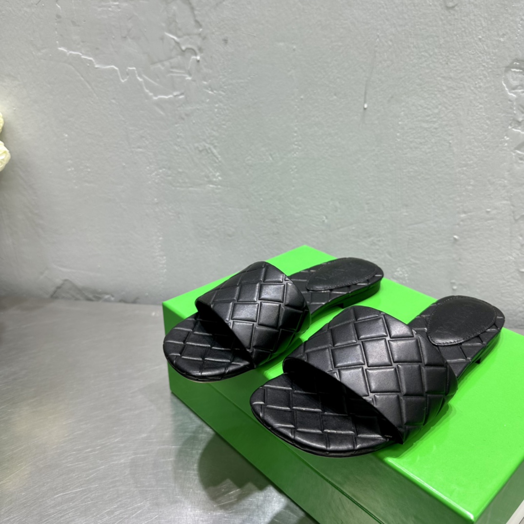 Bottega Veneta Amy Flat Mule - DopestKickz