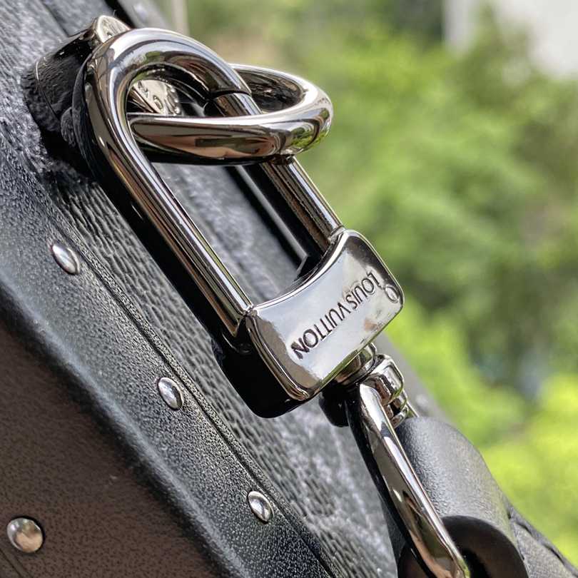 Louis Vuitton Clutch Box   M20251 - DopestKickz