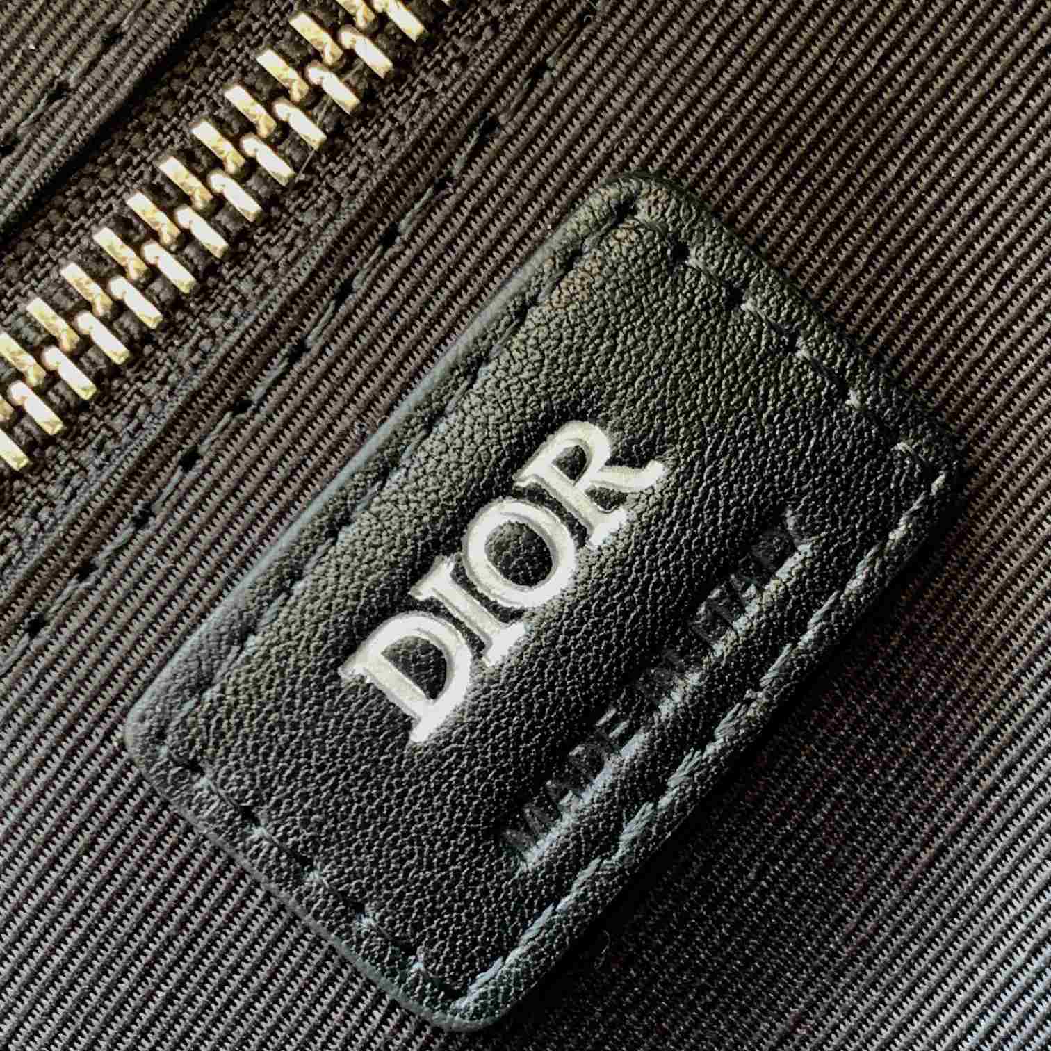 Dior Toiletry Bag - DopestKickz