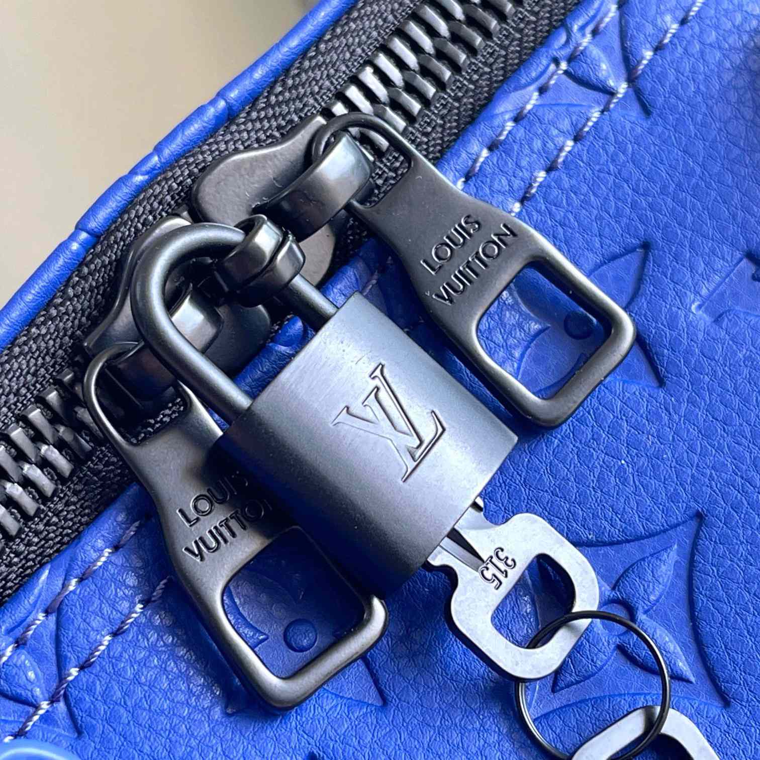 Louis Vuitton Keepall Bandoulière 50   M23141 - DopestKickz