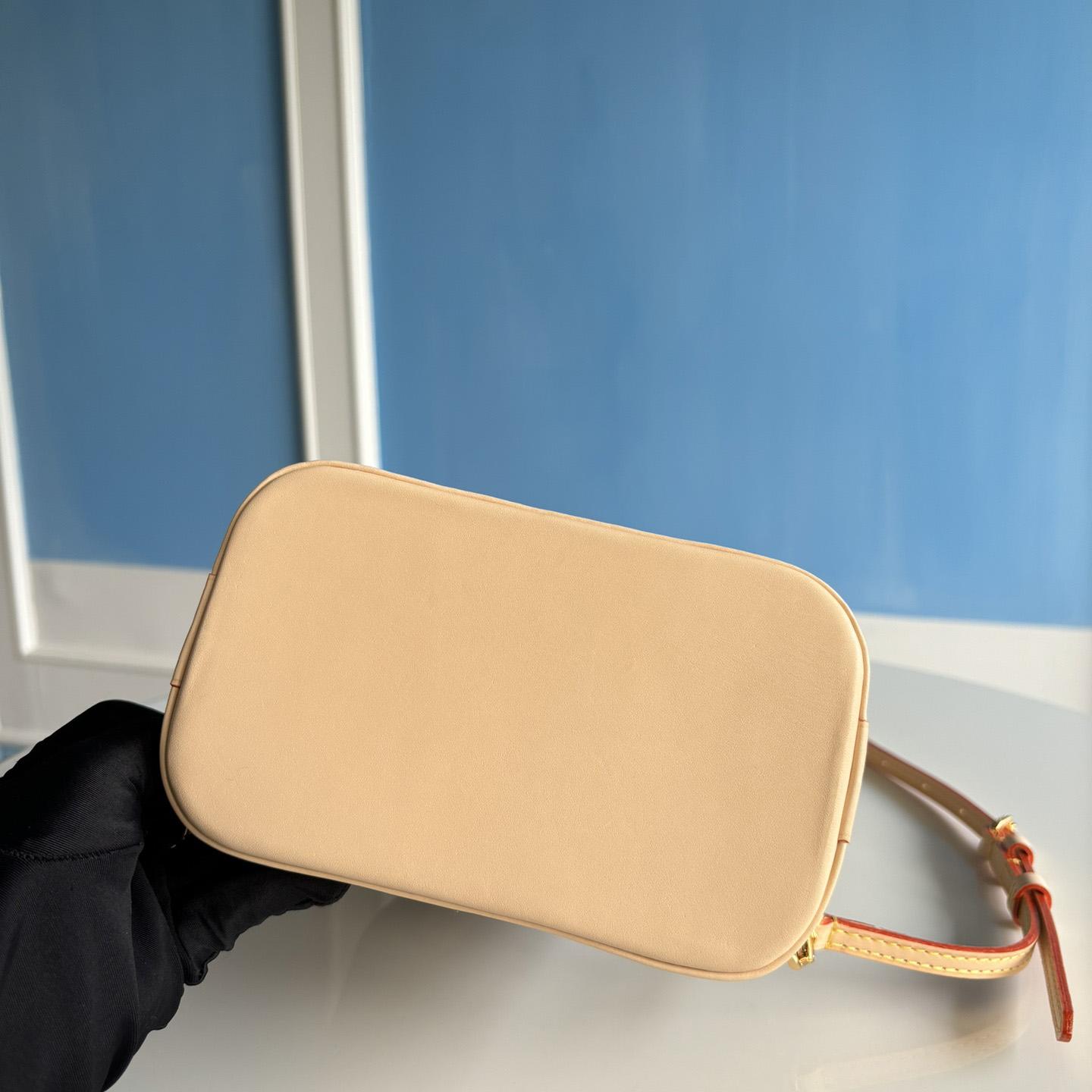 Louis Vuitton Alma Backpack    M47132 - DopestKickz