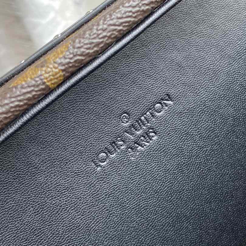 Louis Vuitton Clutch Box   M20252 - DopestKickz