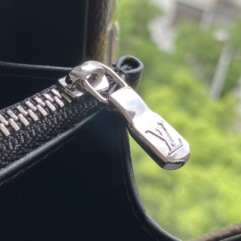 Louis Vuitton Clutch Box   M20252 - DopestKickz