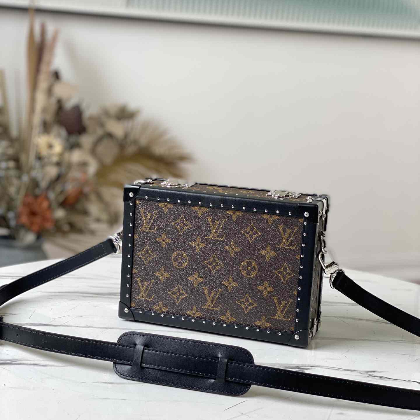 Louis Vuitton Clutch Box   M20252 - DopestKickz