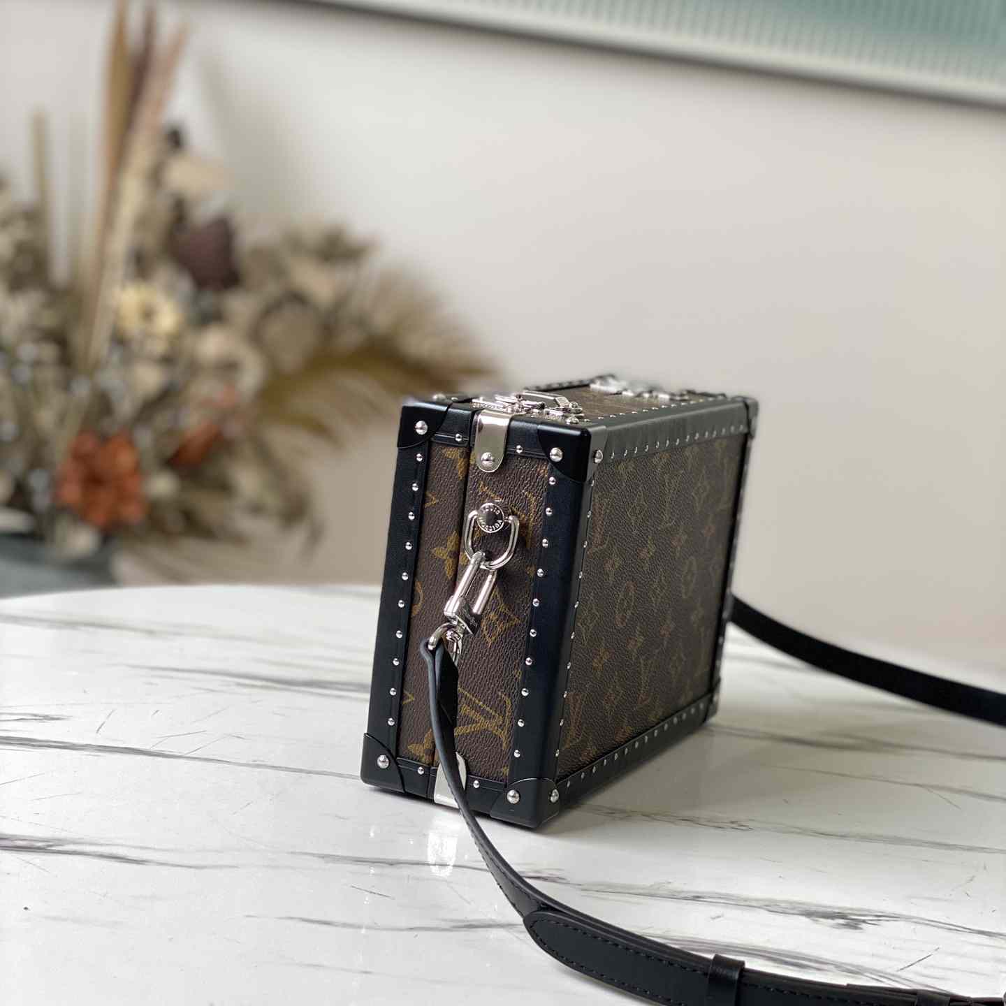 Louis Vuitton Clutch Box   M20252 - DopestKickz