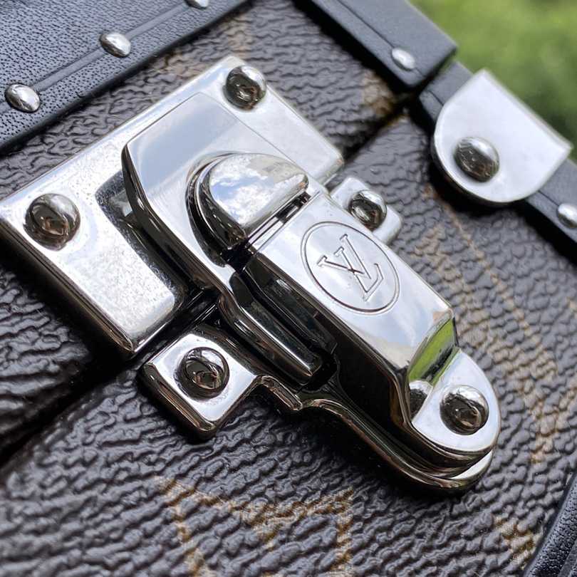 Louis Vuitton Clutch Box   M20252 - DopestKickz