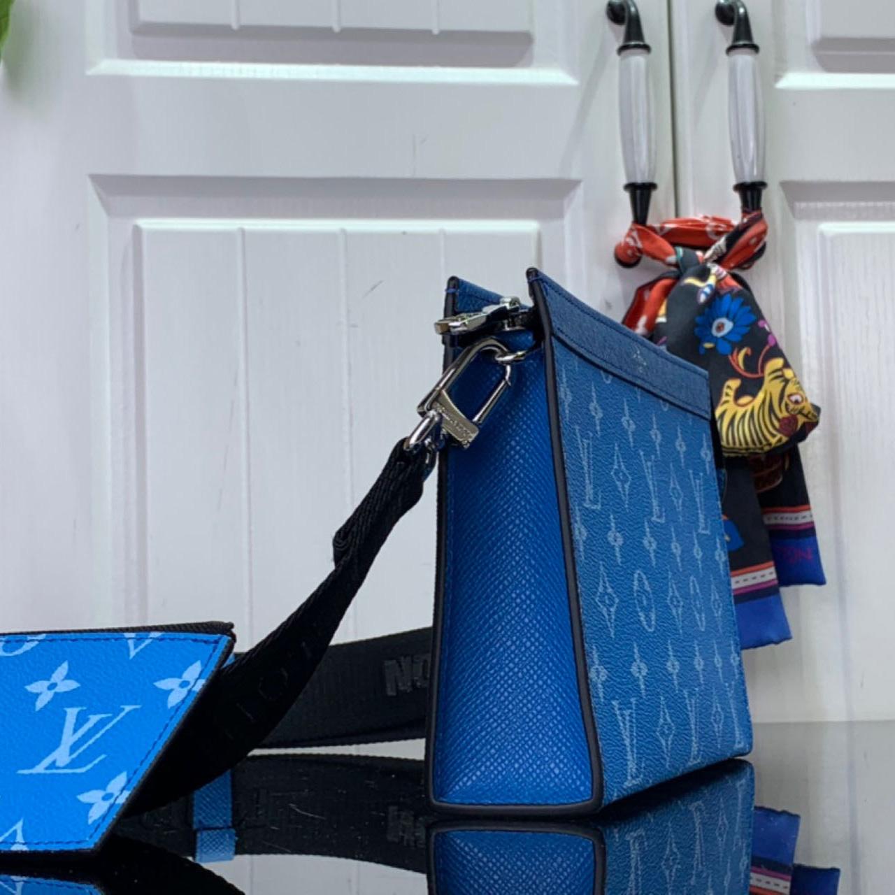 Louis Vuitton Gaston Wearable Wallet   M83099 - DopestKickz