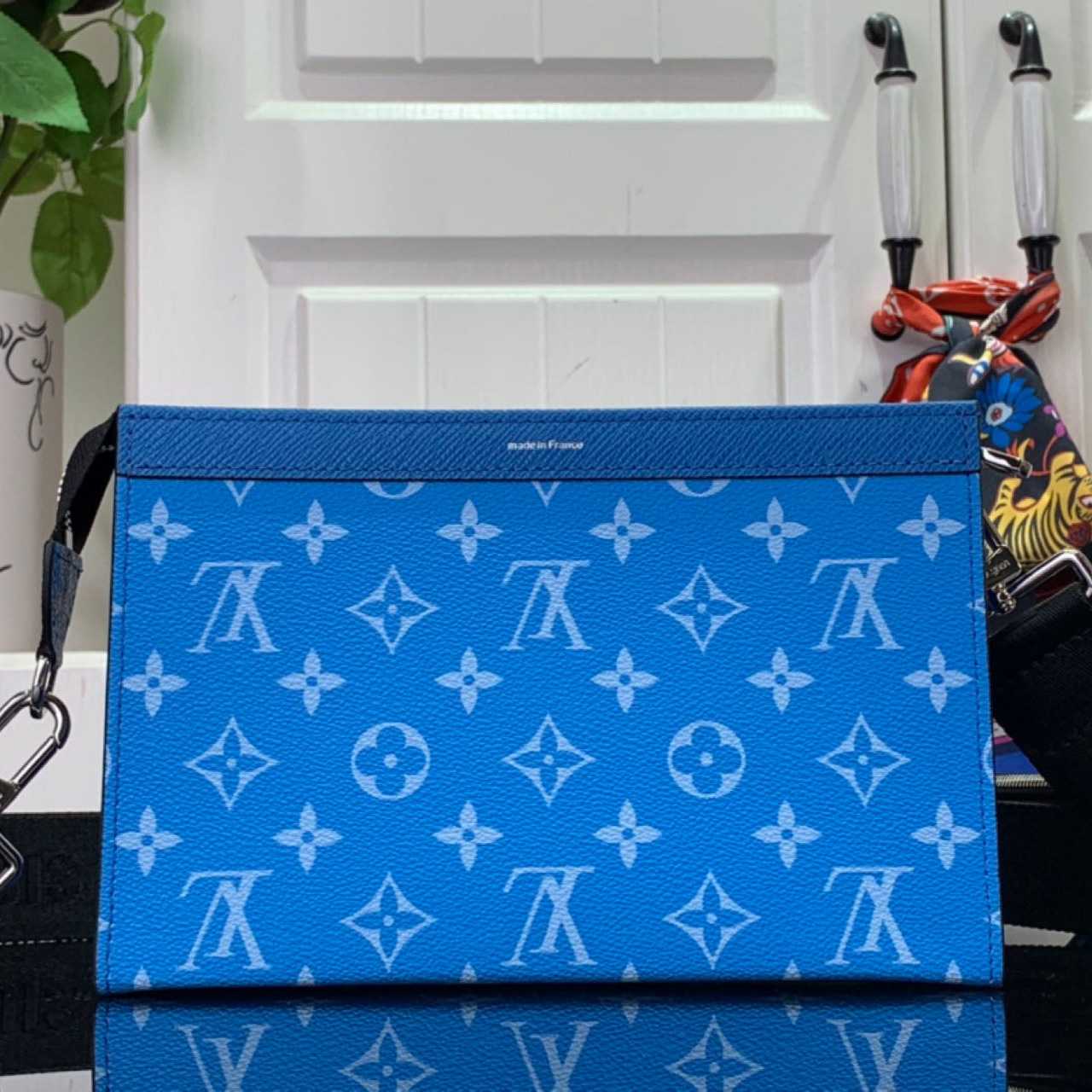 Louis Vuitton Gaston Wearable Wallet   M83099 - DopestKickz