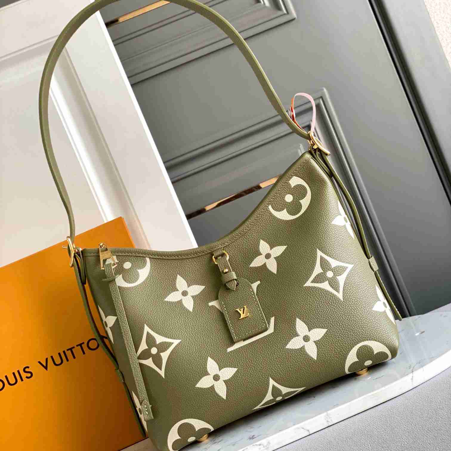 Louis Vuitton CarryAll PM    M46672 - DopestKickz