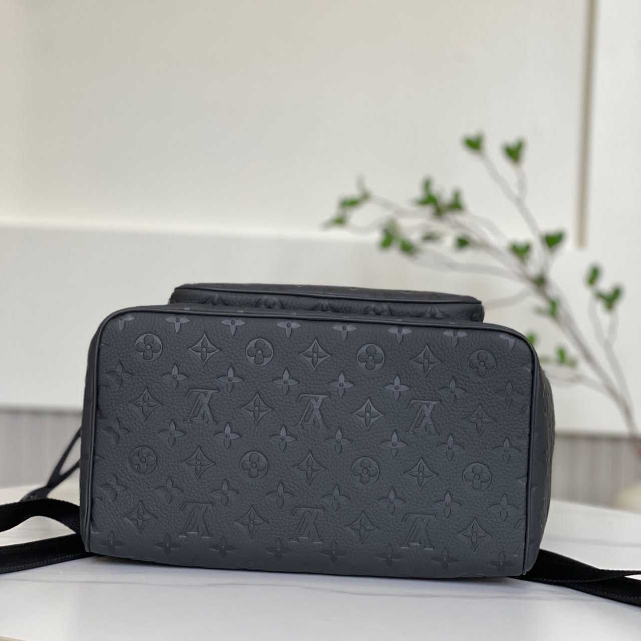 Louis Vuitton Montsouris Backpack    M23127 - DopestKickz