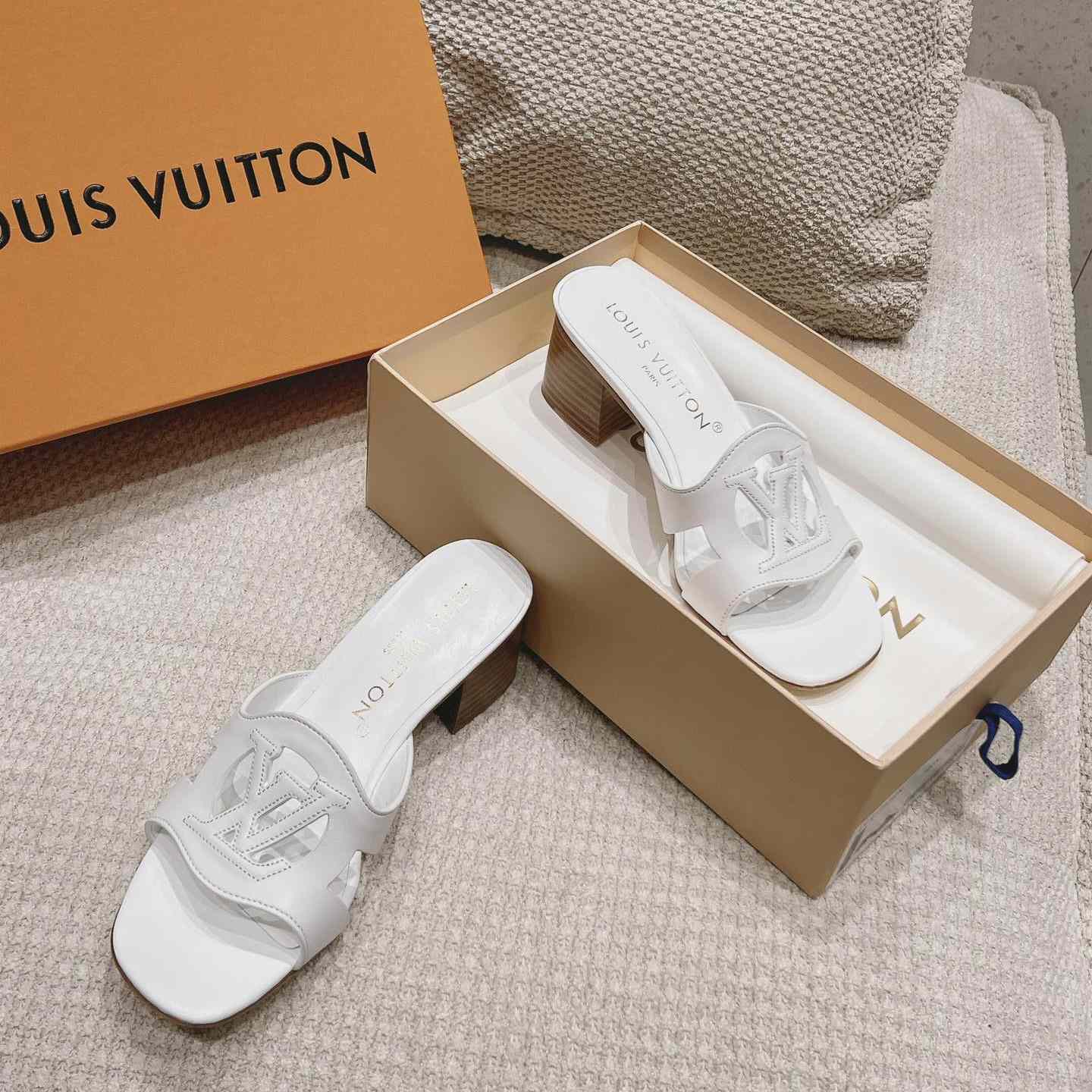 Louis Vuitton LV Isola Mule   1ACG5E - DopestKickz