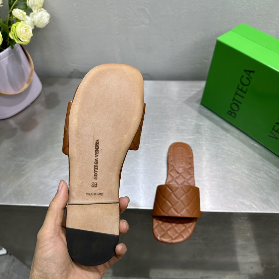 Bottega Veneta Amy Flat Mule - DopestKickz