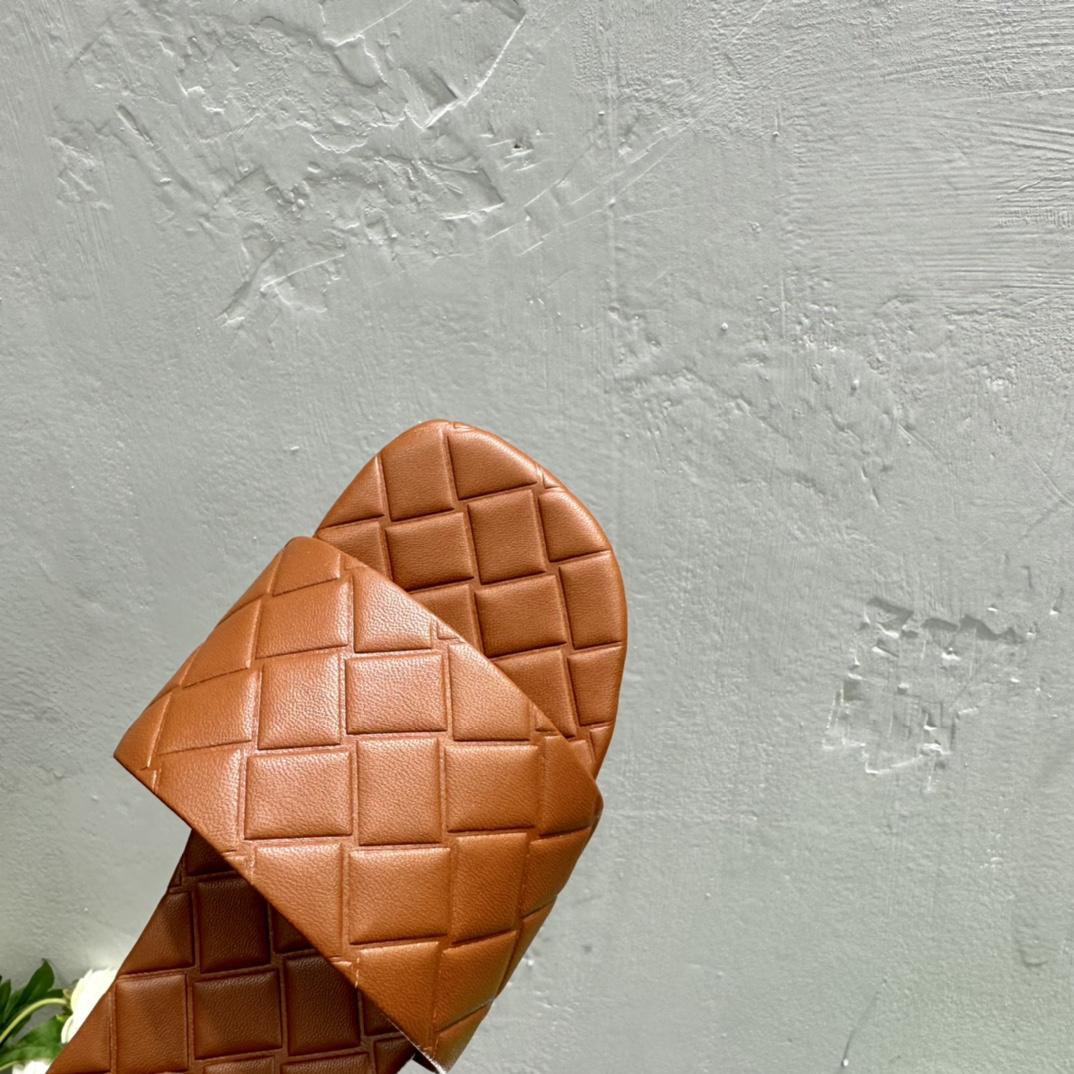 Bottega Veneta Amy Flat Mule - DopestKickz