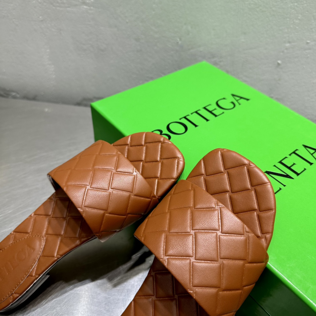 Bottega Veneta Amy Flat Mule - DopestKickz