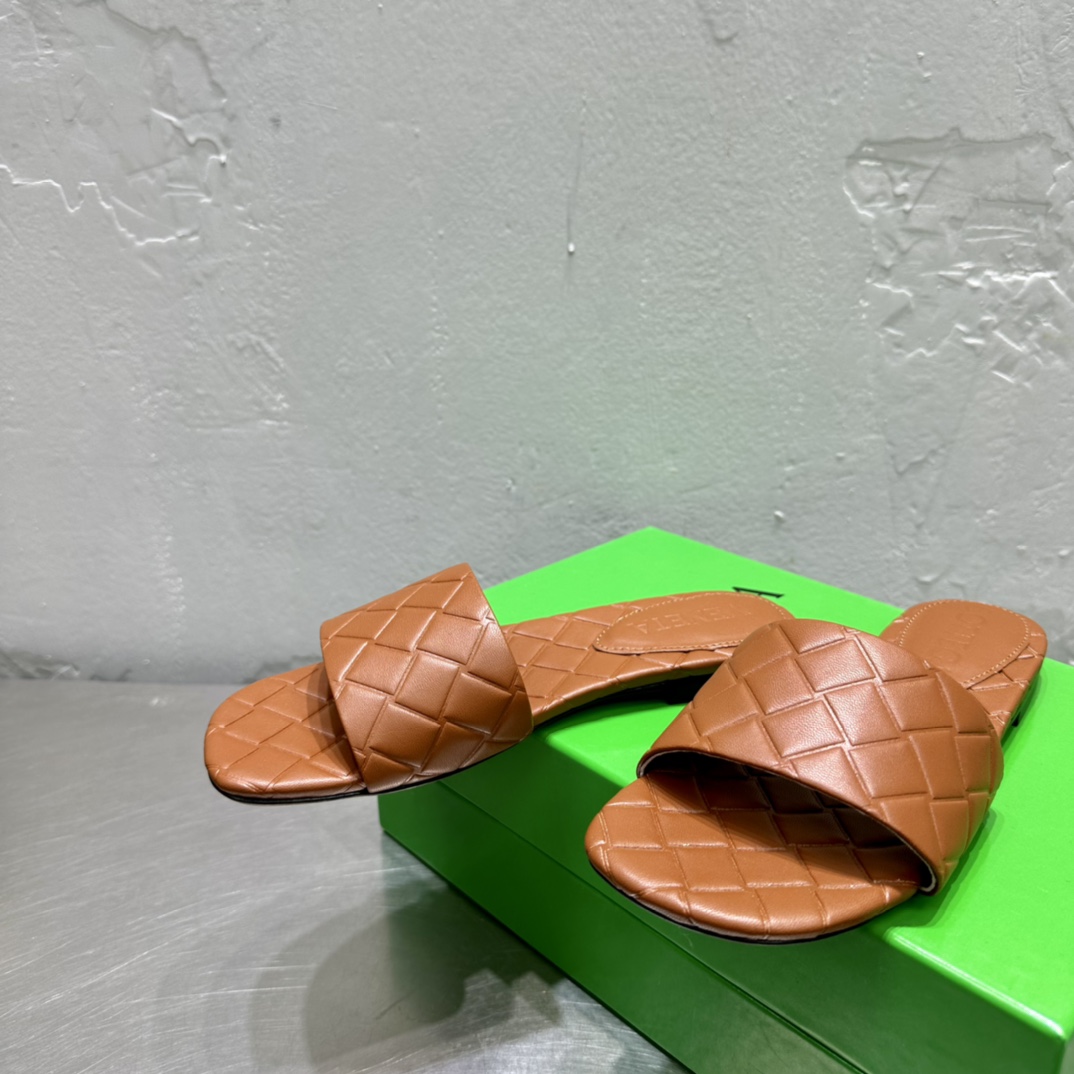 Bottega Veneta Amy Flat Mule - DopestKickz