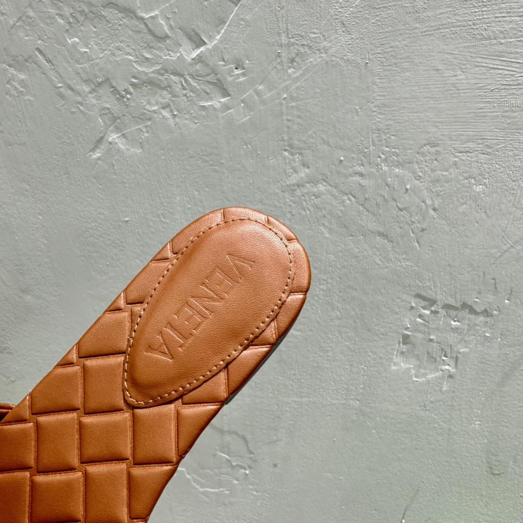 Bottega Veneta Amy Flat Mule - DopestKickz