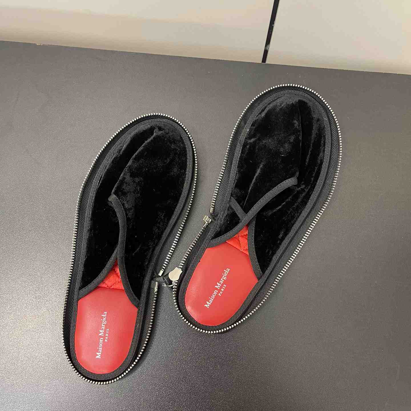 Maison Margiela Travel Round-toe Slippers - DopestKickz