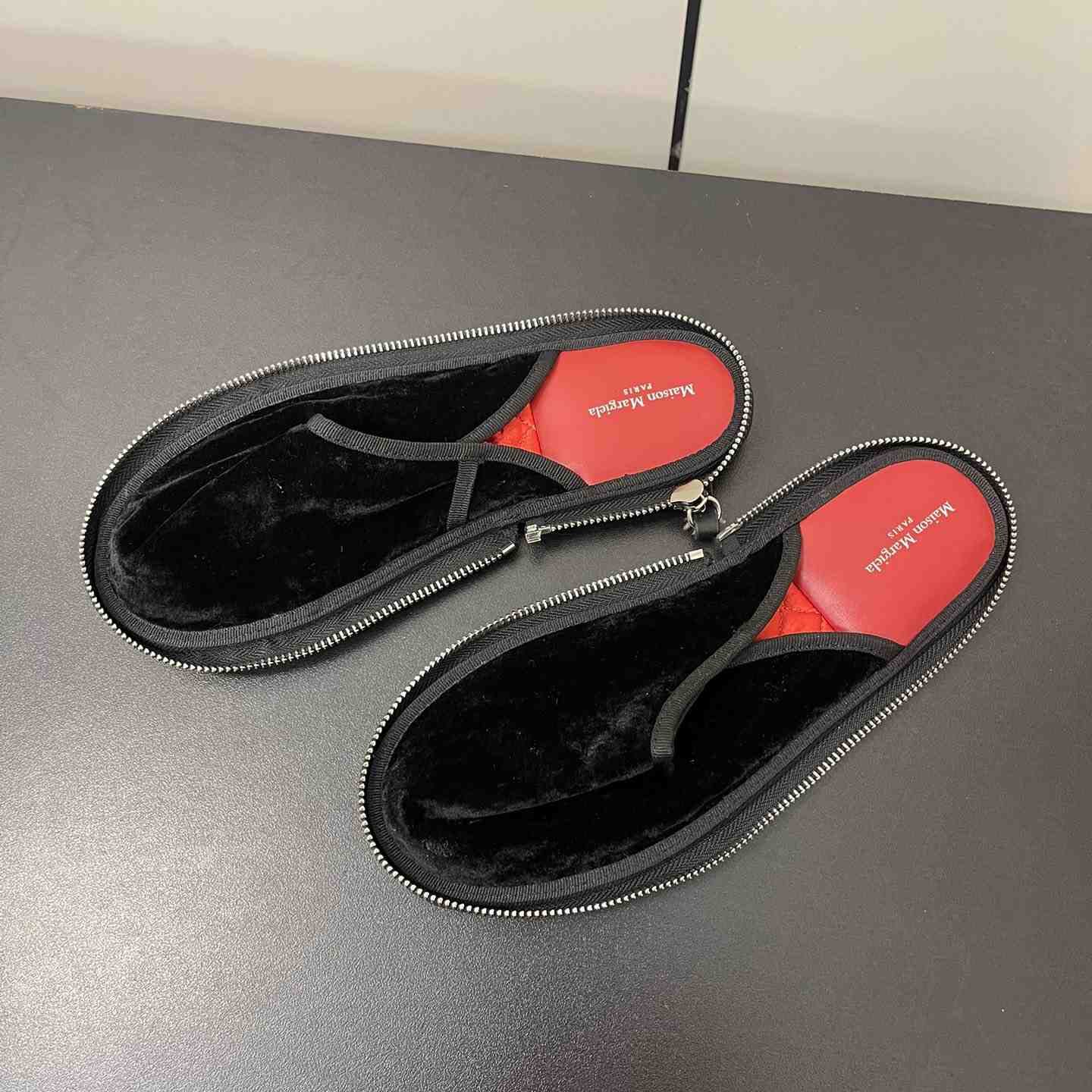 Maison Margiela Travel Round-toe Slippers - DopestKickz