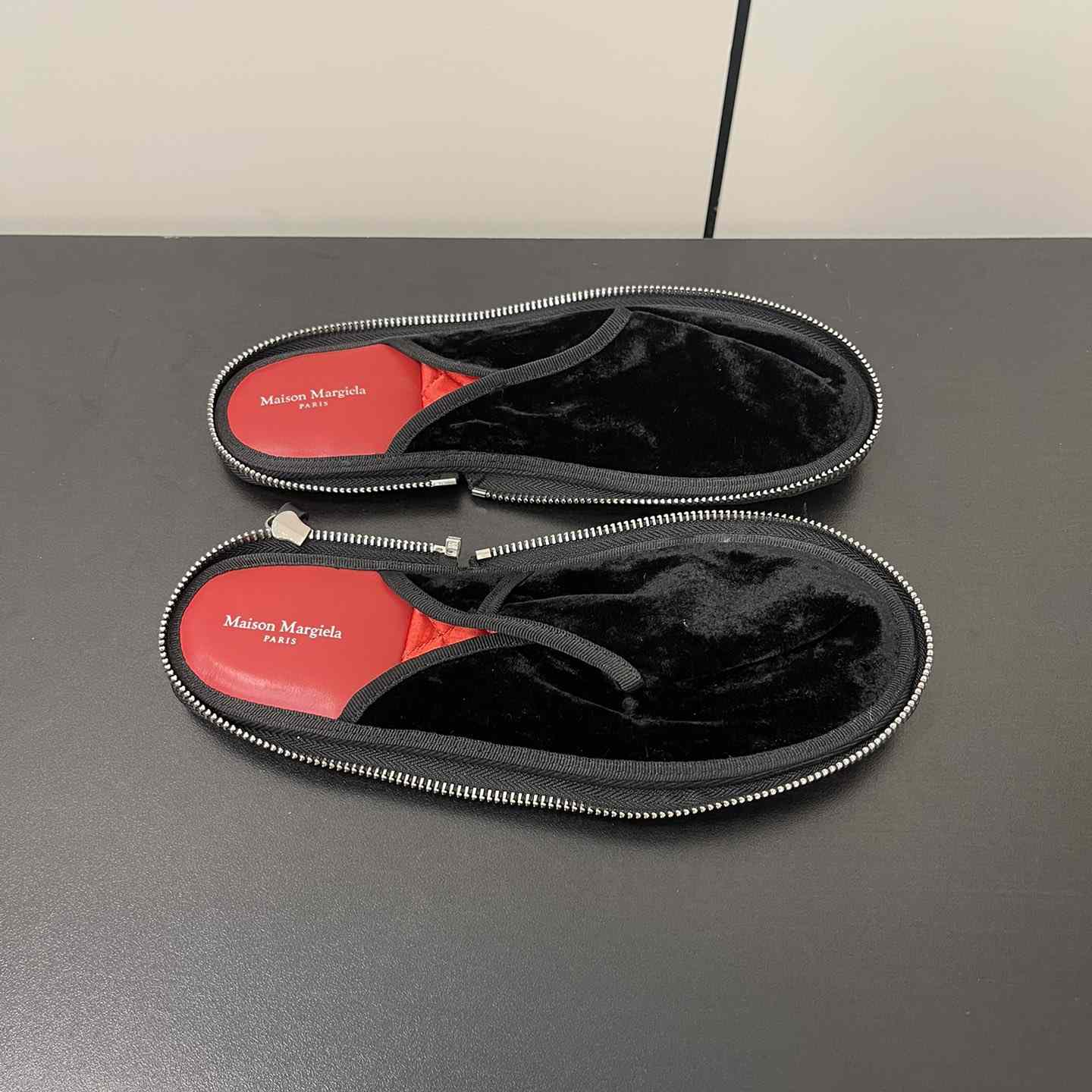 Maison Margiela Travel Round-toe Slippers - DopestKickz