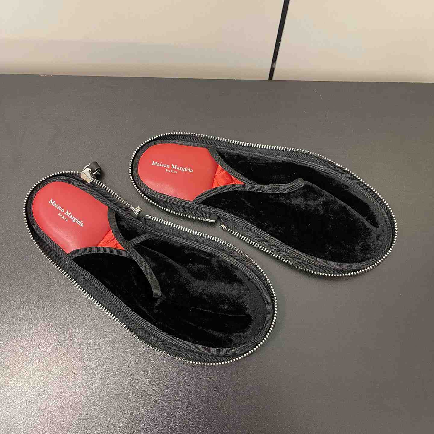 Maison Margiela Travel Round-toe Slippers - DopestKickz