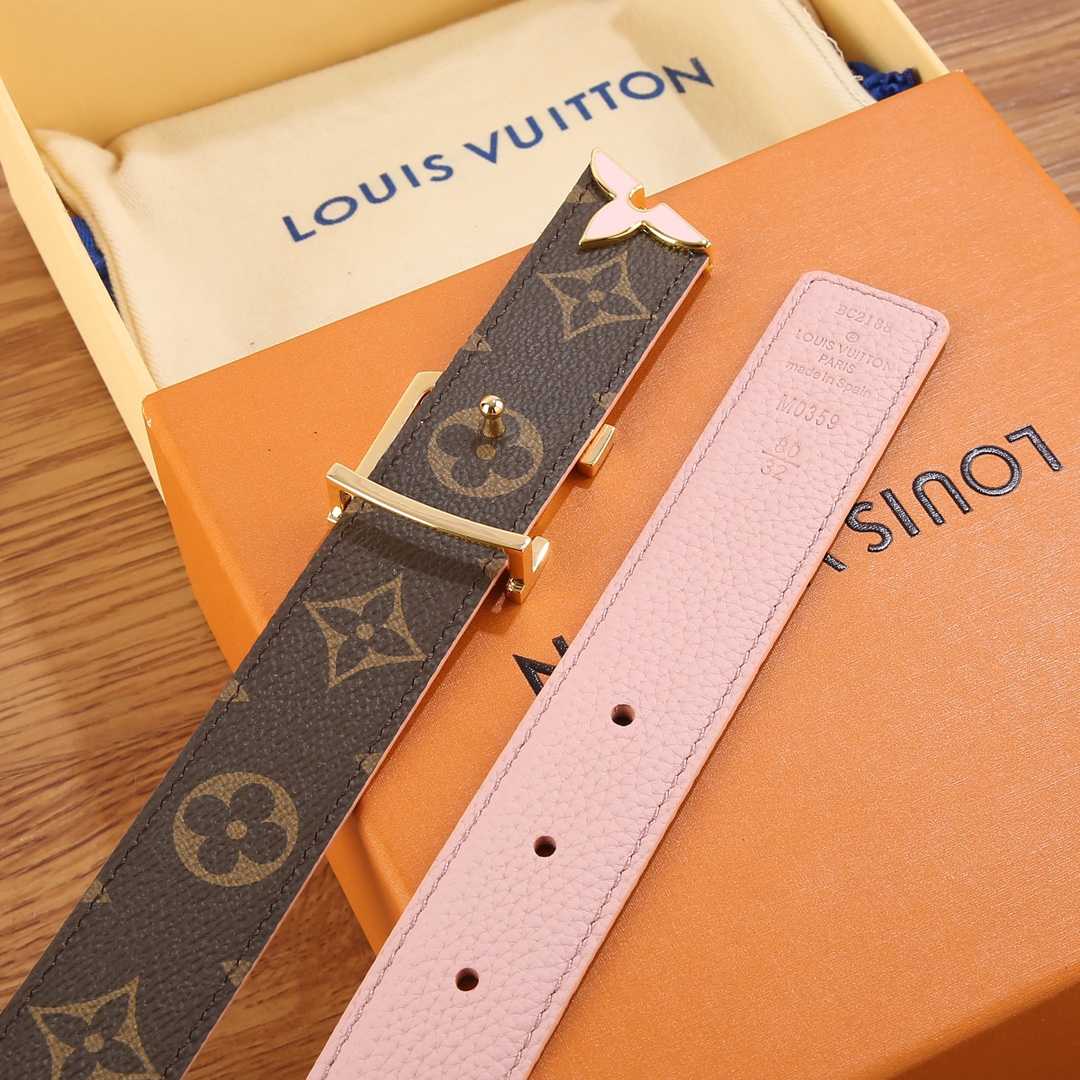 Louis Vuitton Pretty LV Enamel 30mm Reversible Belt   M8231U - DopestKickz