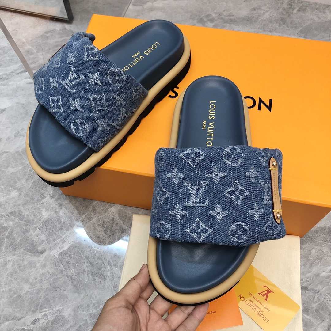 Louis Vuitton Pool Pillow Flat Comfort Mule     1ACJVH - DopestKickz