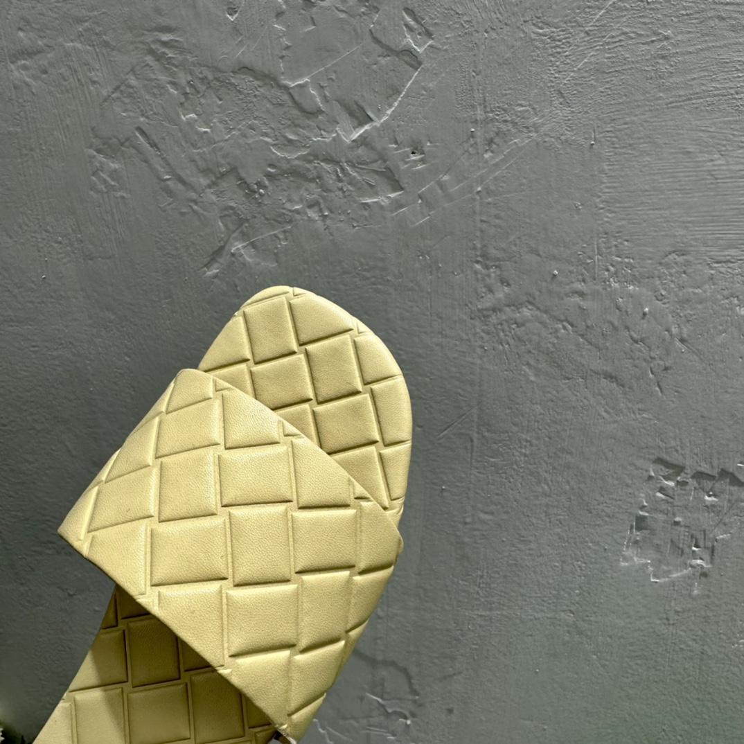 Bottega Veneta Amy Flat Mule - DopestKickz