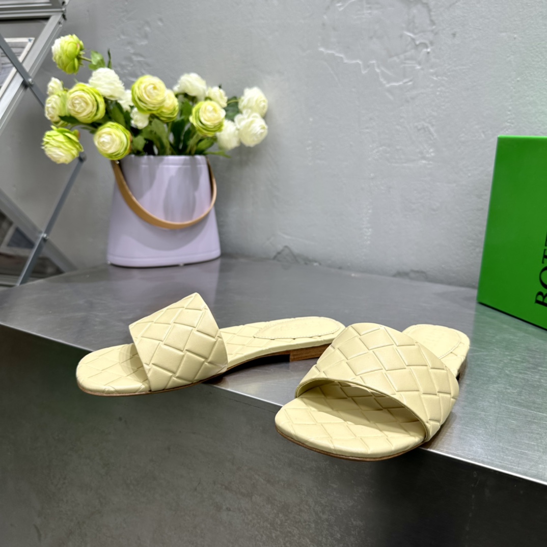 Bottega Veneta Amy Flat Mule - DopestKickz