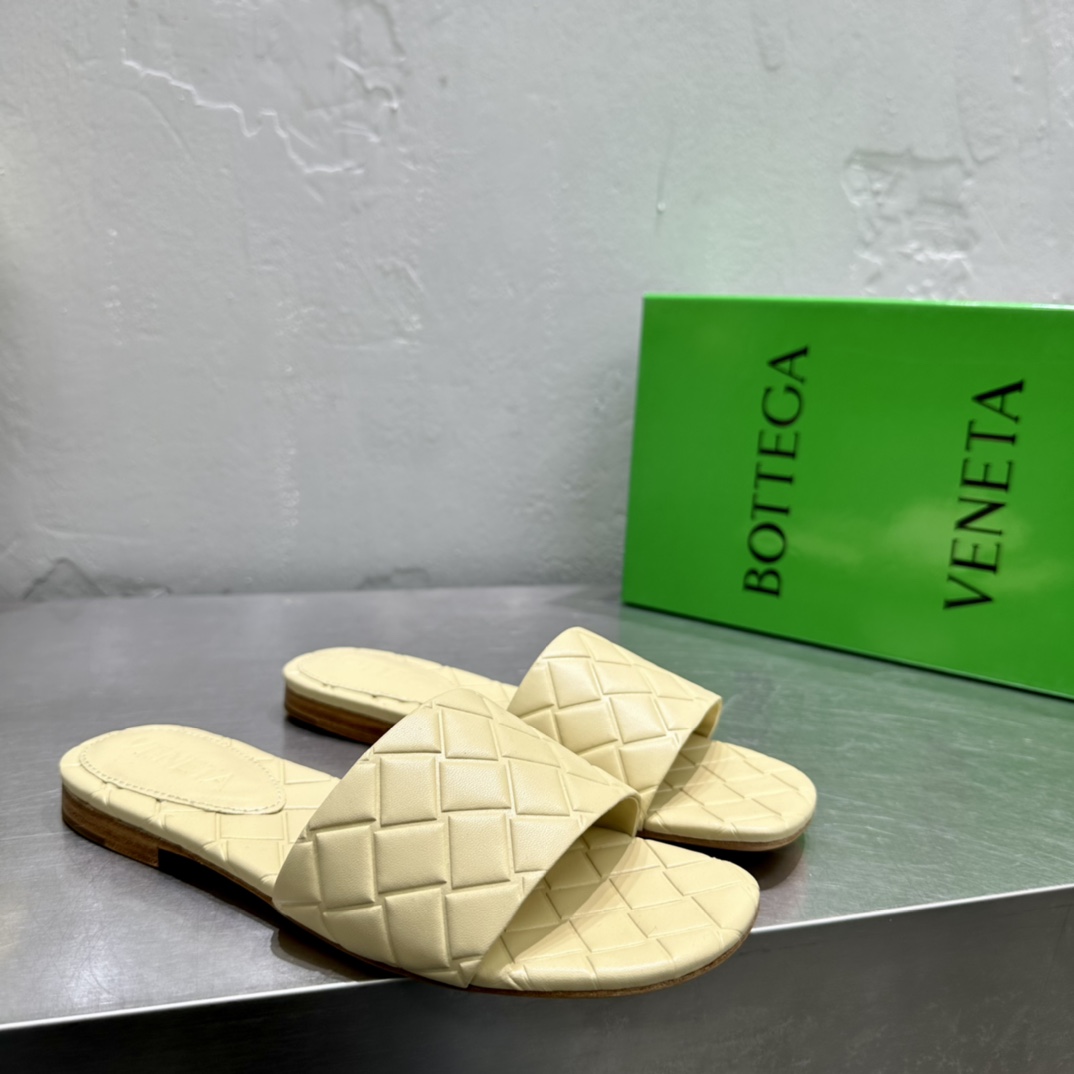 Bottega Veneta Amy Flat Mule - DopestKickz