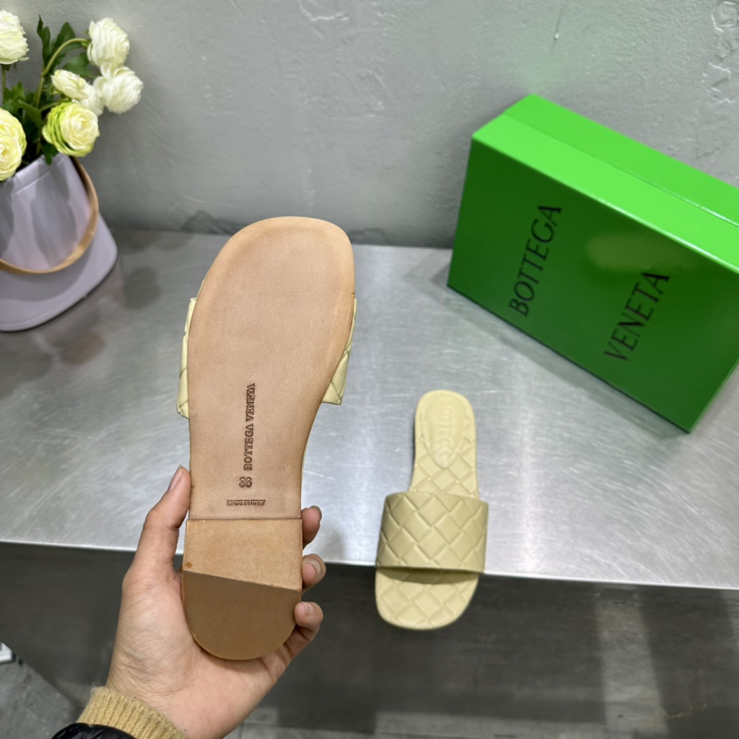 Bottega Veneta Amy Flat Mule - DopestKickz