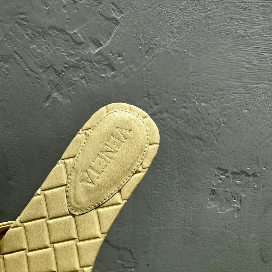 Bottega Veneta Amy Flat Mule - DopestKickz