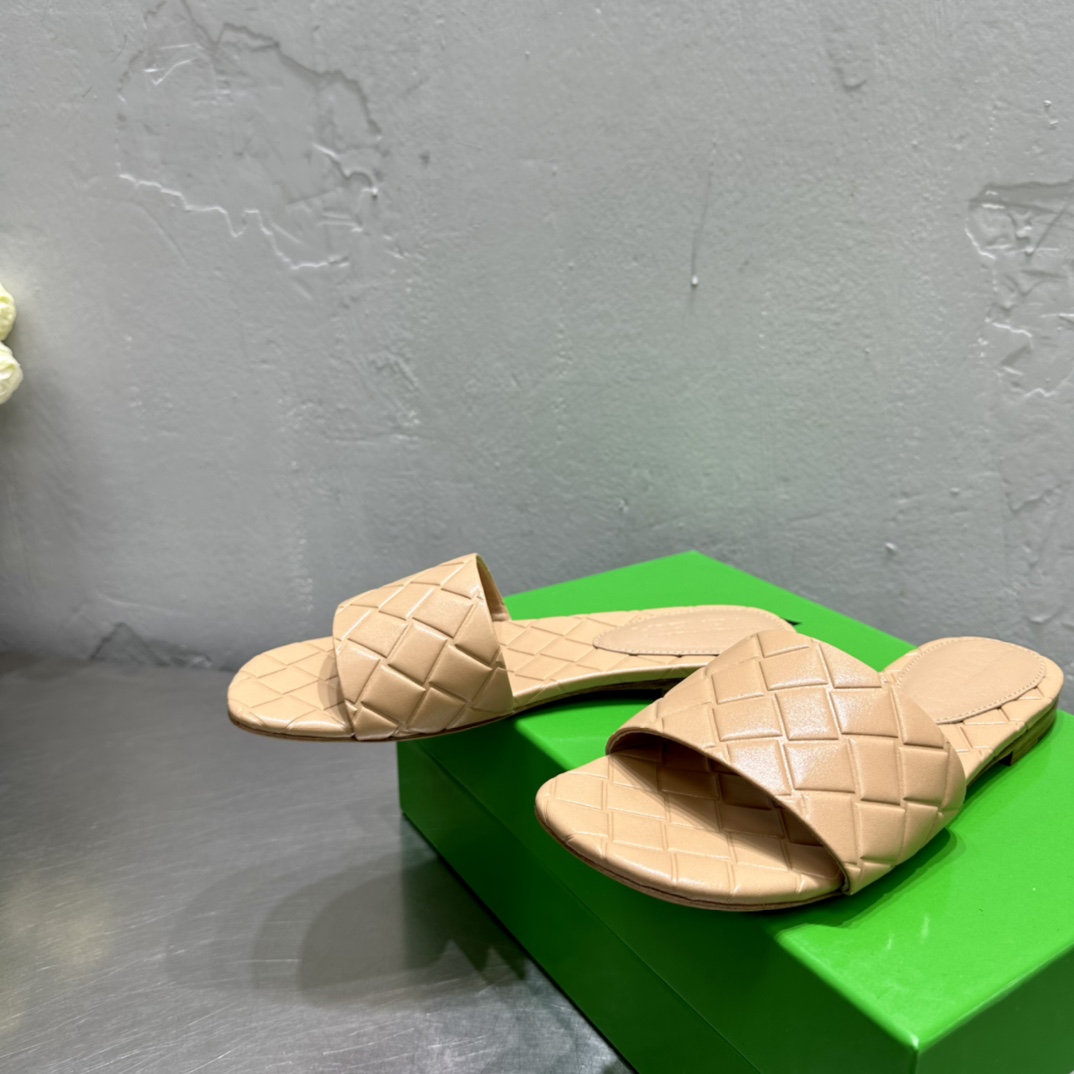 Bottega Veneta Amy Flat Mule - DopestKickz