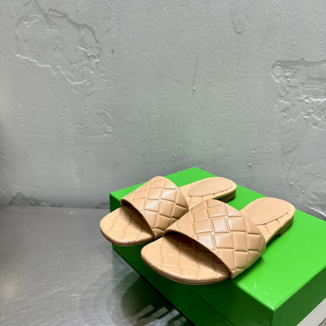 Bottega Veneta Amy Flat Mule - DopestKickz