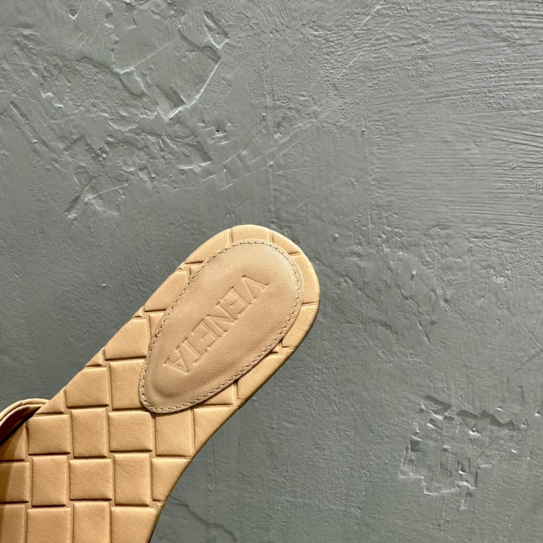 Bottega Veneta Amy Flat Mule - DopestKickz