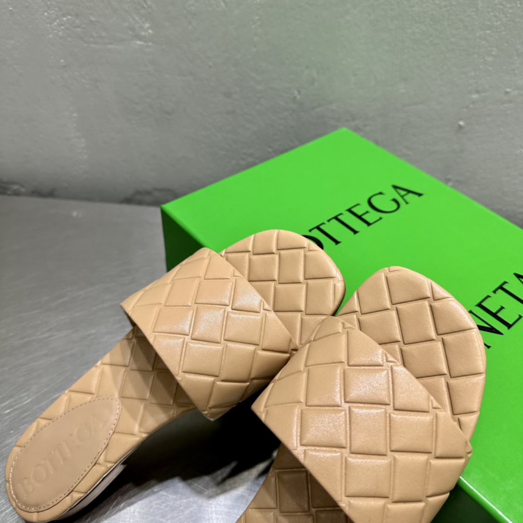 Bottega Veneta Amy Flat Mule - DopestKickz