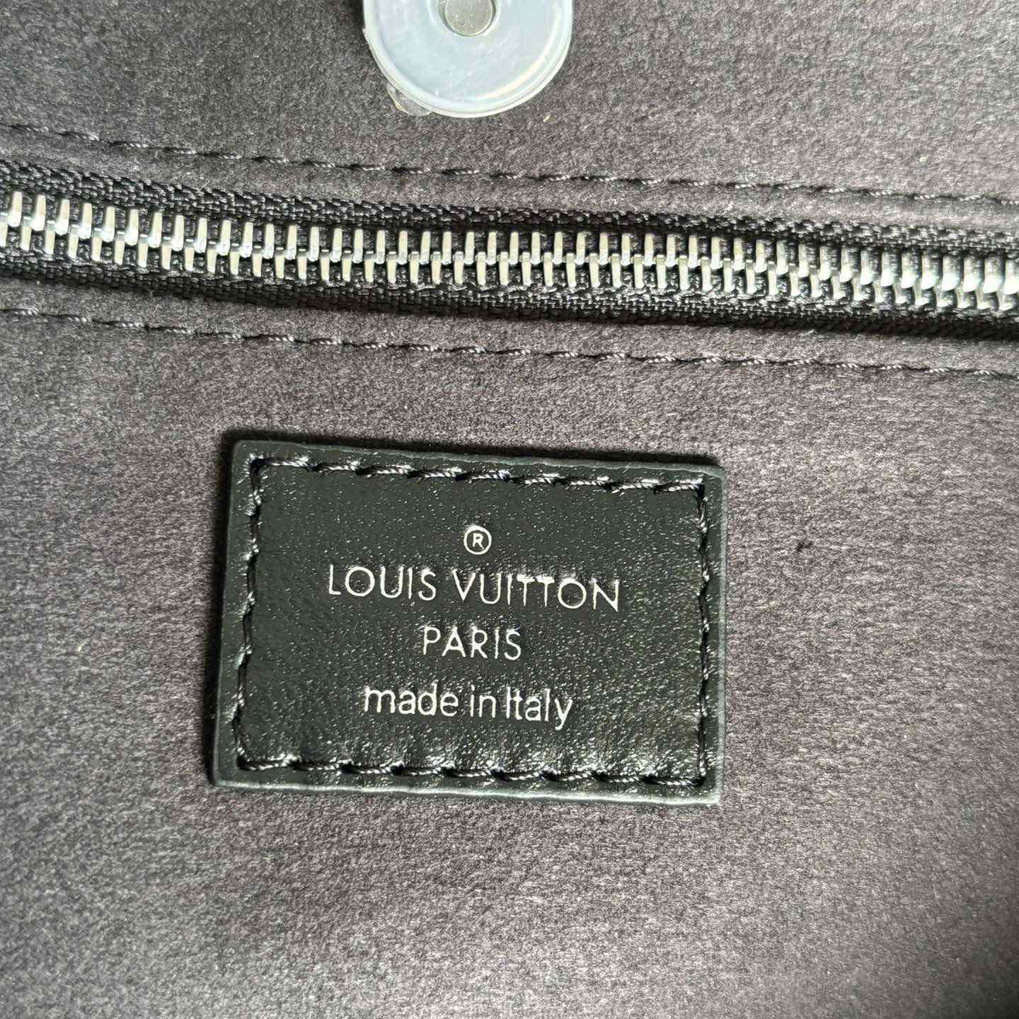Louis Vuitton CarryAll Cargo PM    M24861 - DopestKickz